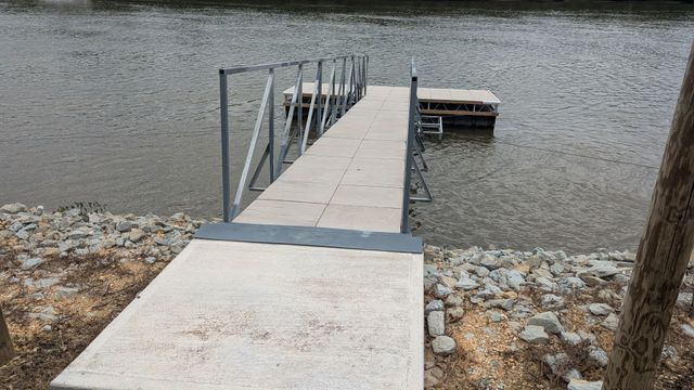 1434 S River Front Dr, Clifton, TN 38425