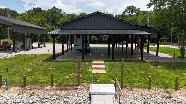 1434 S River Front Dr, Clifton, TN 38425