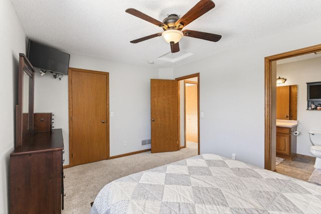 5512 Kalenda Drive NE, Albertville, MN 55301