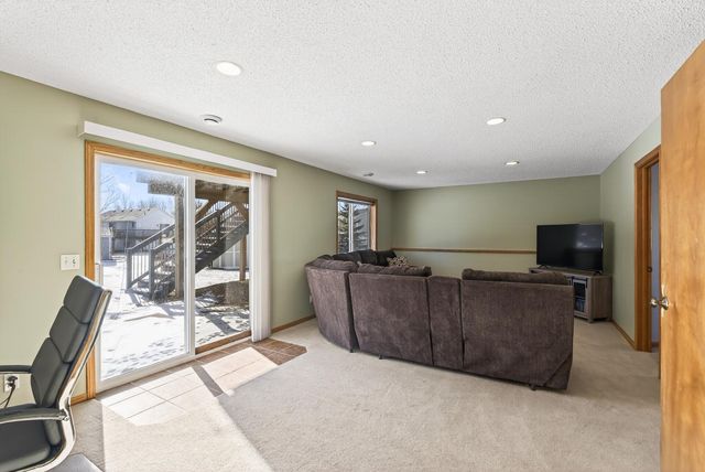 5512 Kalenda Drive NE, Albertville, MN 55301