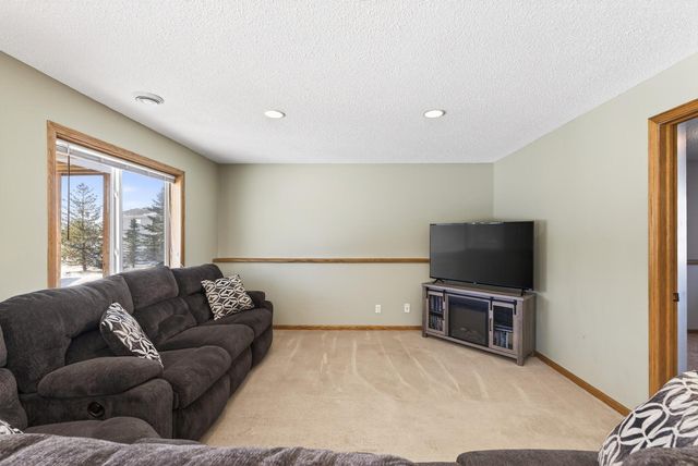 5512 Kalenda Drive NE, Albertville, MN 55301