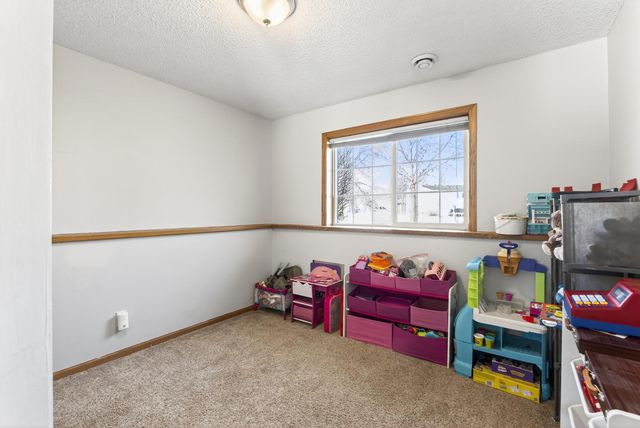 5512 Kalenda Drive NE, Albertville, MN 55301