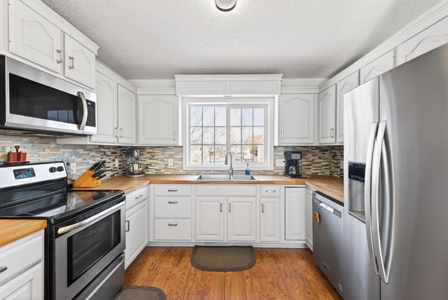 5512 Kalenda Drive NE, Albertville, MN 55301