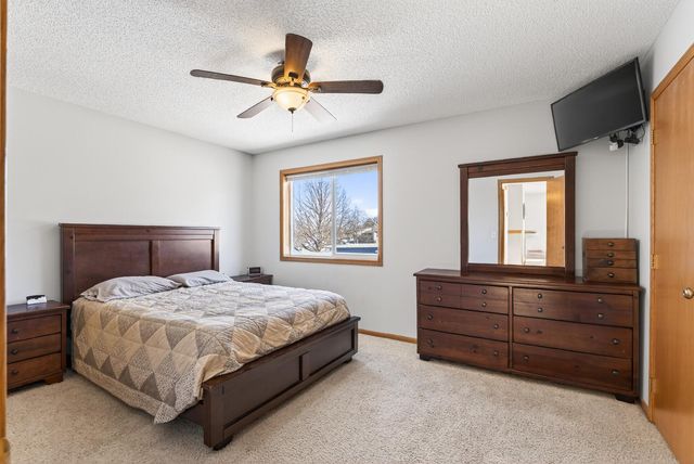 5512 Kalenda Drive NE, Albertville, MN 55301