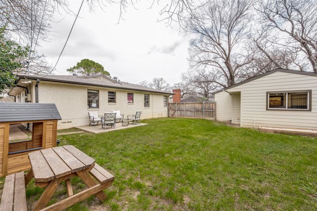 416 Lakeside Drive, Irving, TX 75062