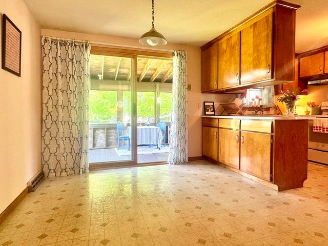 194 Brookside Circle, Northampton, MA 01062