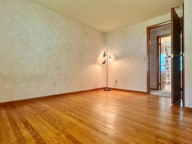 194 Brookside Circle, Northampton, MA 01062