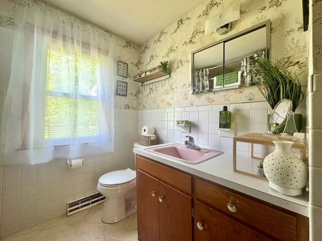 194 Brookside Circle, Northampton, MA 01062
