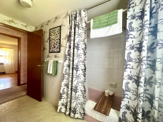 194 Brookside Circle, Northampton, MA 01062