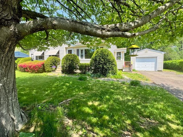 194 Brookside Circle, Northampton, MA 01062