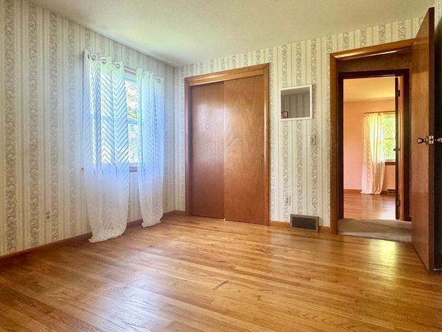 194 Brookside Circle, Northampton, MA 01062
