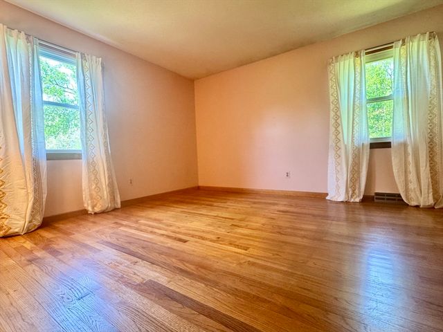 194 Brookside Circle, Northampton, MA 01062