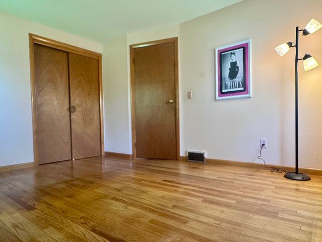194 Brookside Circle, Northampton, MA 01062