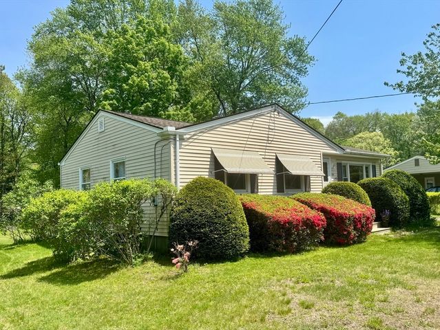 194 Brookside Circle, Northampton, MA 01062