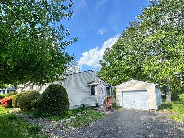 194 Brookside Circle, Northampton, MA 01062
