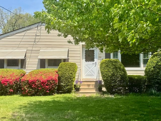 194 Brookside Circle, Northampton, MA 01062
