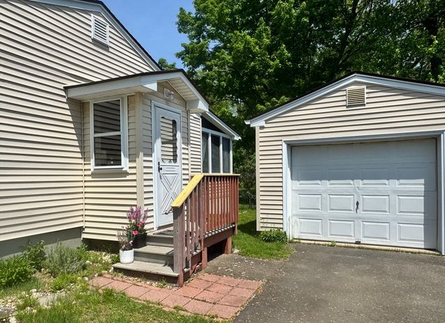 194 Brookside Circle, Northampton, MA 01062