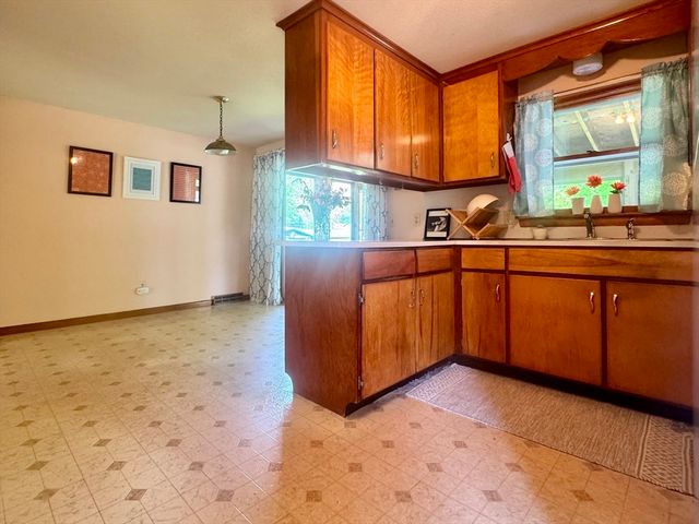 194 Brookside Circle, Northampton, MA 01062