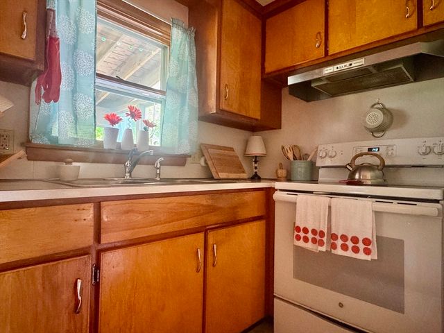 194 Brookside Circle, Northampton, MA 01062