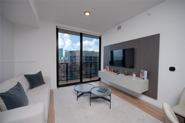 398 NE 5th St 2517, Miami, FL 33132