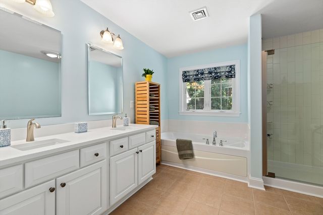 30 Cedarview Cir 30, Milford, MA 01757