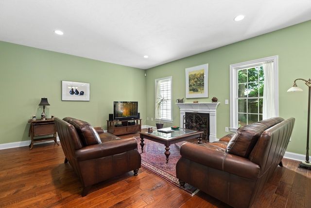 30 Cedarview Cir 30, Milford, MA 01757