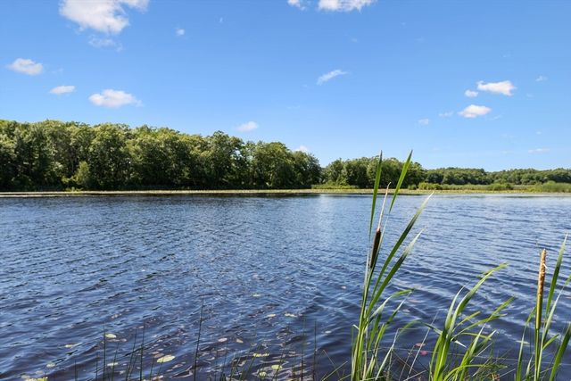 30 Cedarview Cir 30, Milford, MA 01757