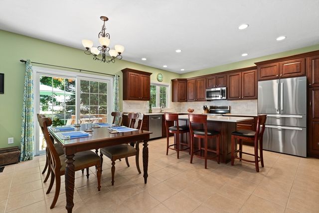 30 Cedarview Cir 30, Milford, MA 01757