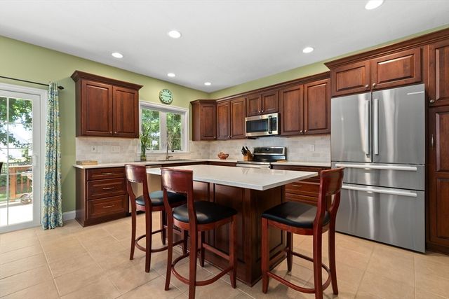 30 Cedarview Cir 30, Milford, MA 01757