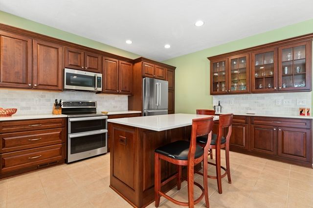 30 Cedarview Cir 30, Milford, MA 01757