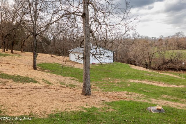 2202 Clark Station Rd, Louisville, KY 40023