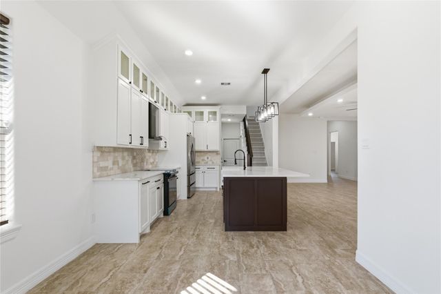 214 Manor Avenue, Arcola, TX 77583