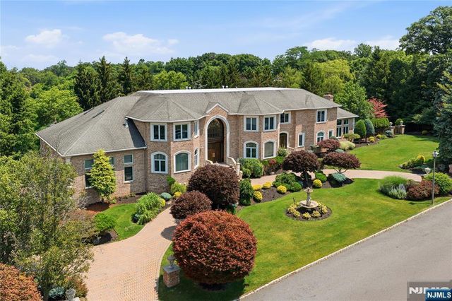 1 Wimbledon Court, Cedar Grove, NJ 07009