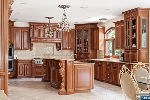 1 Wimbledon Court, Cedar Grove, NJ 07009