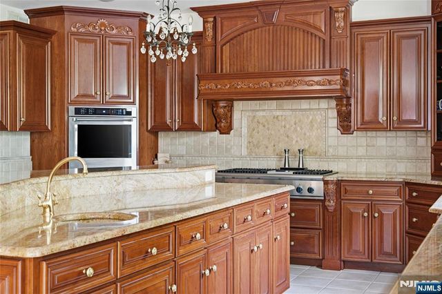 1 Wimbledon Court, Cedar Grove, NJ 07009