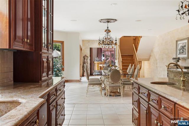 1 Wimbledon Court, Cedar Grove, NJ 07009