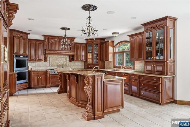 1 Wimbledon Court, Cedar Grove, NJ 07009