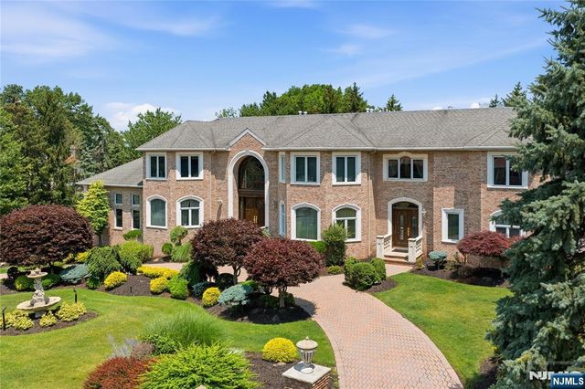 1 Wimbledon Court, Cedar Grove, NJ 07009