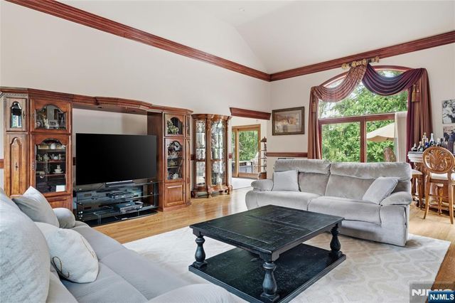 1 Wimbledon Court, Cedar Grove, NJ 07009