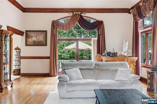 1 Wimbledon Court, Cedar Grove, NJ 07009