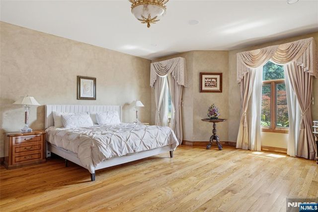 1 Wimbledon Court, Cedar Grove, NJ 07009