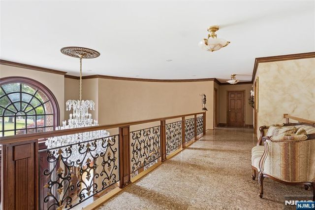 1 Wimbledon Court, Cedar Grove, NJ 07009
