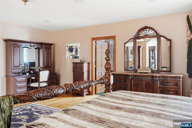 1 Wimbledon Court, Cedar Grove, NJ 07009