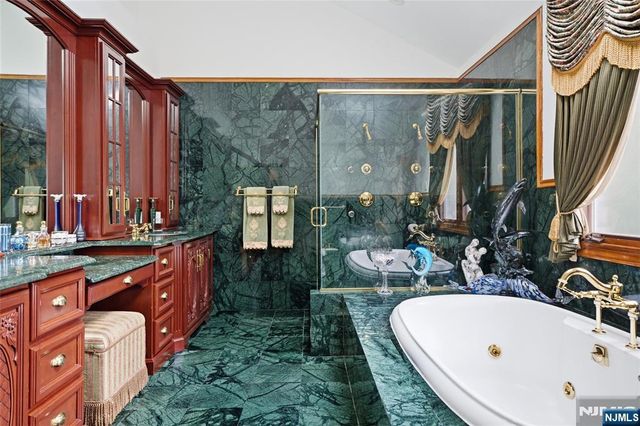 1 Wimbledon Court, Cedar Grove, NJ 07009