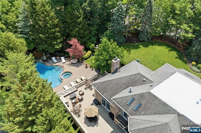 1 Wimbledon Court, Cedar Grove, NJ 07009