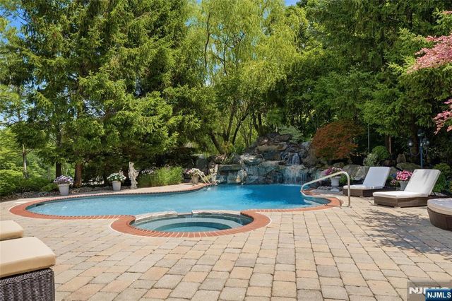 1 Wimbledon Court, Cedar Grove, NJ 07009