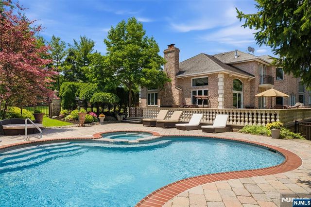 1 Wimbledon Court, Cedar Grove, NJ 07009