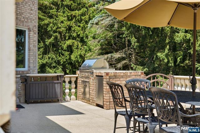 1 Wimbledon Court, Cedar Grove, NJ 07009