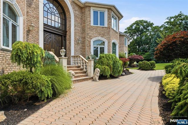 1 Wimbledon Court, Cedar Grove, NJ 07009