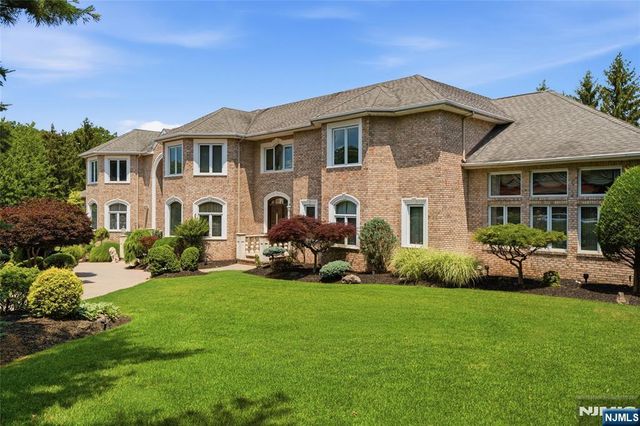 1 Wimbledon Court, Cedar Grove, NJ 07009